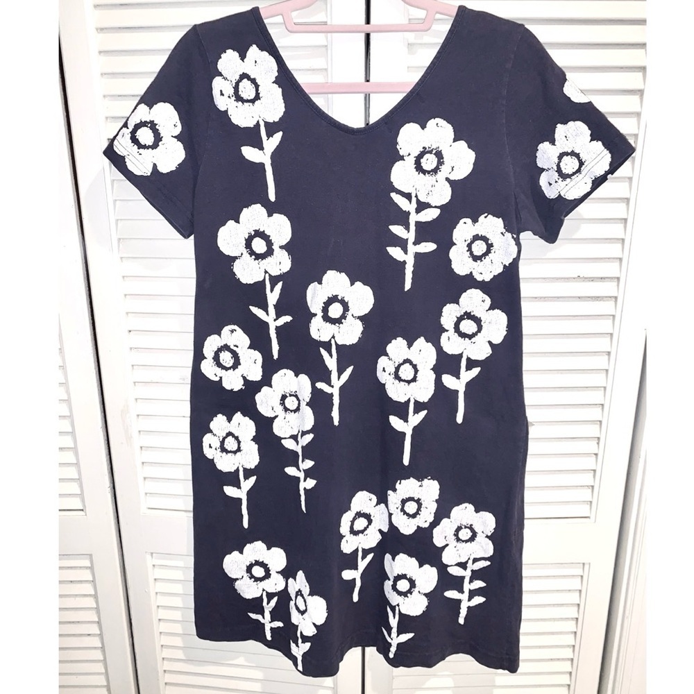 m.mac Floral Navy Blue  and White floral Women's dress Size Medium Petite